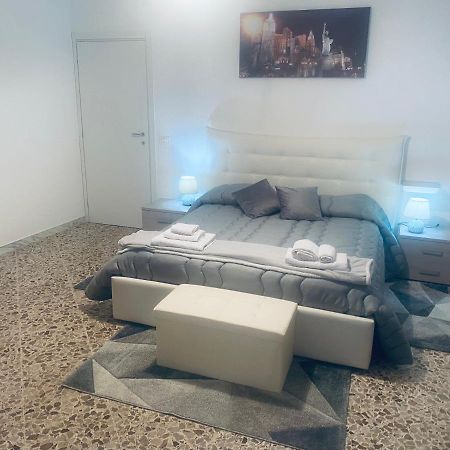 Le Stanze Di Sofia Bed & Breakfast ซาแลร์โน ภายนอก รูปภาพ