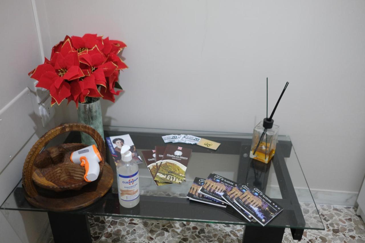 Le Stanze Di Sofia Bed & Breakfast ซาแลร์โน ภายนอก รูปภาพ