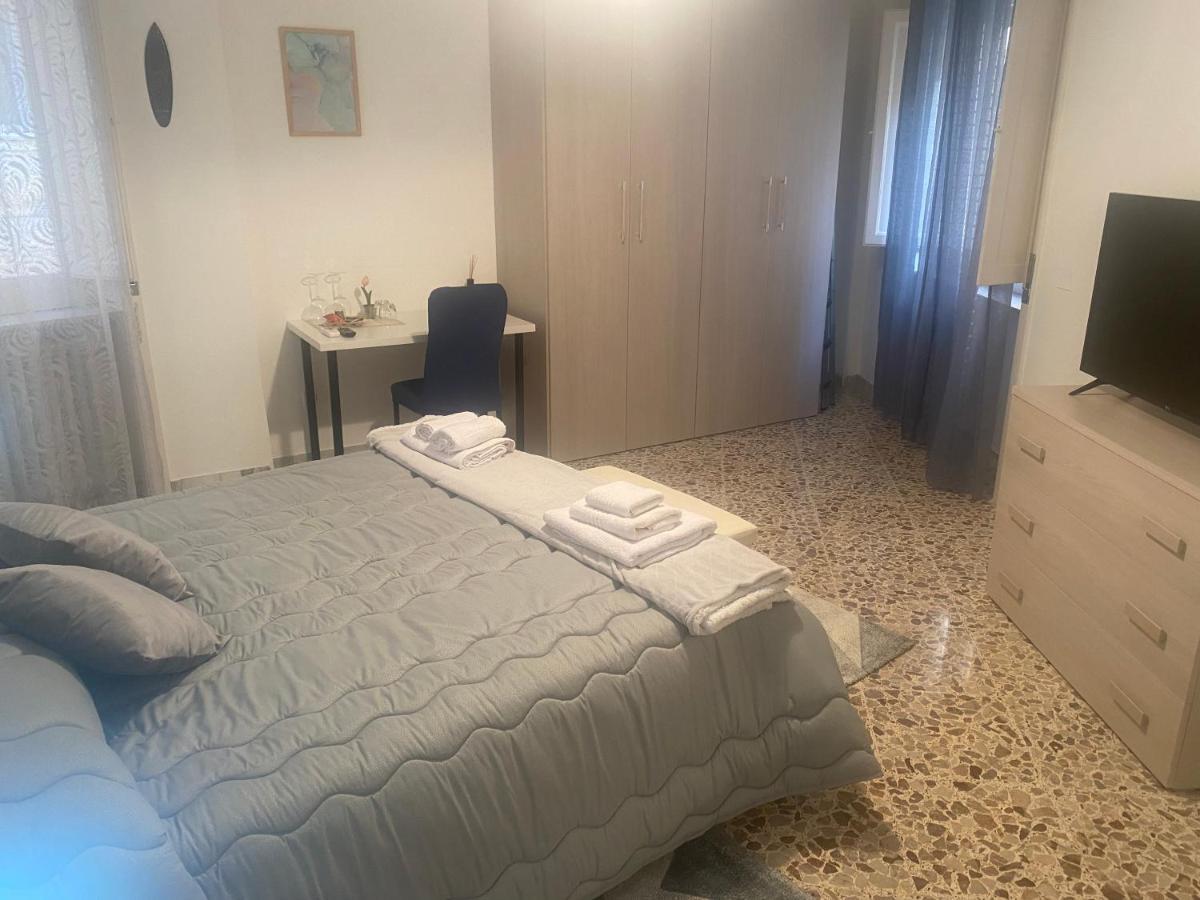 Le Stanze Di Sofia Bed & Breakfast ซาแลร์โน ภายนอก รูปภาพ